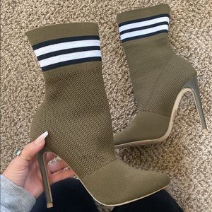 SOLD ON IG! Follow me @stephany.styling